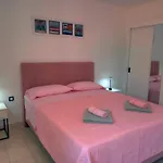 Nela פולה