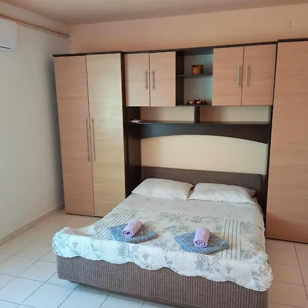Nela Apartment *