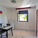 Nela Πούλα